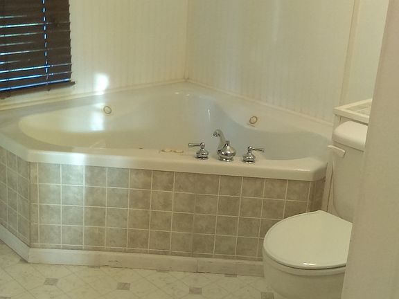 1st Floor Bath