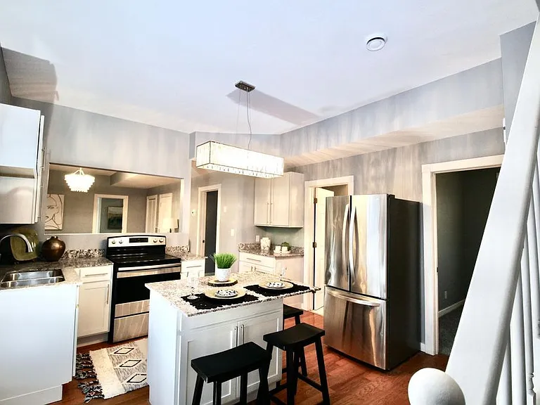 1819 15th Ave S #2 — Photo 3