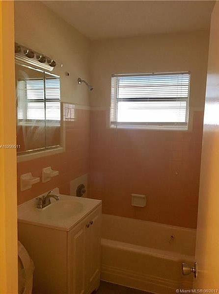 2nd image of 3020 SW 33rd Ave
