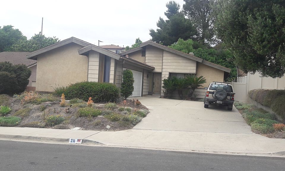 1st image of 211 Camino Entrada