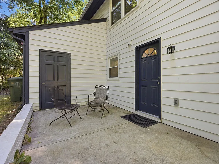 102 Chevis Dr — Photo 28