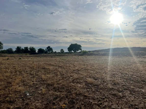 37 Sand Hill Rd, Los Lunas, NM 87031