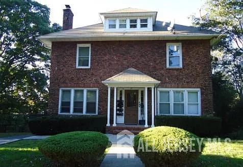 2 bed, 1.0 bath, $2,350 — Photo 1
