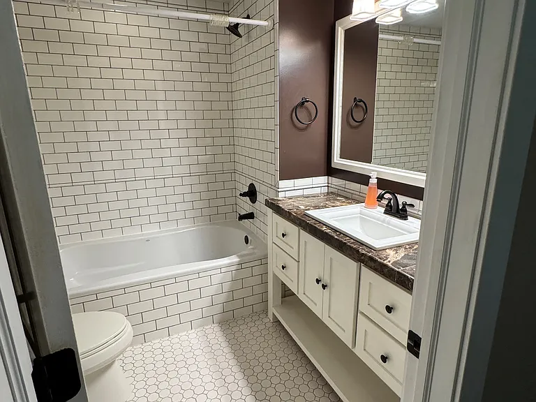 5201 Brighton Ln — Photo 6