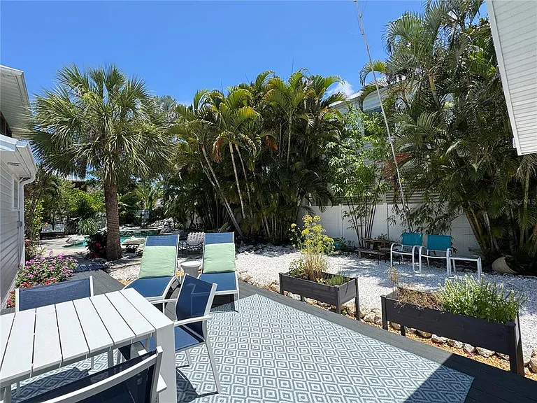 701 Broadway St — Photo 41