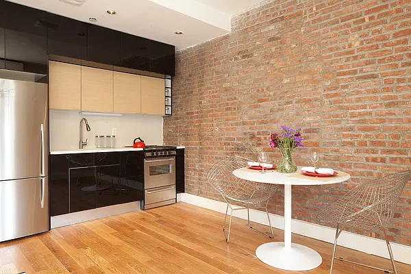 Sold by aptsandlofts.com | media 4