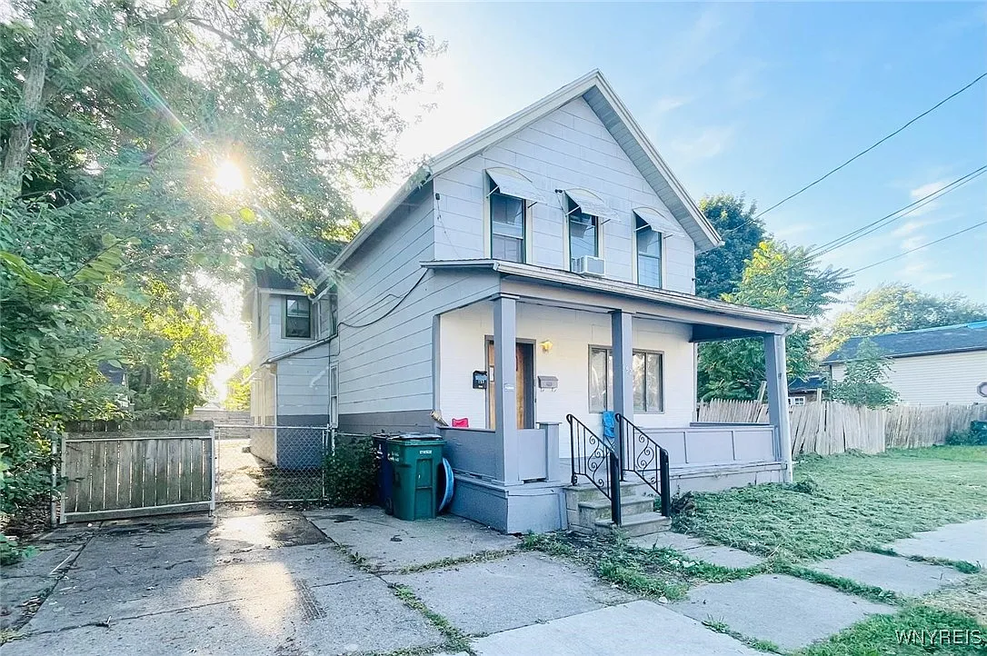 152 Gorton St photo 1