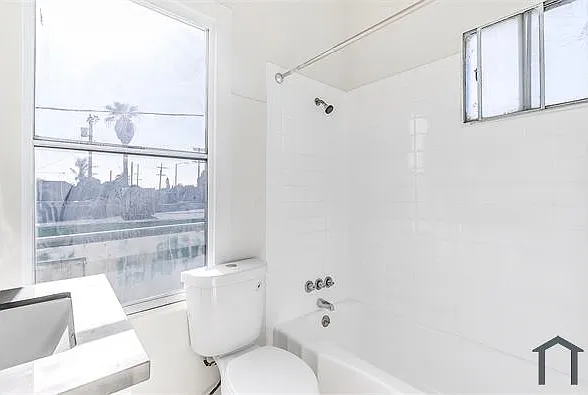 1618 E Vernon Ave — Photo 10