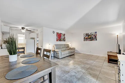 813 Middle St #3 Photo 1
