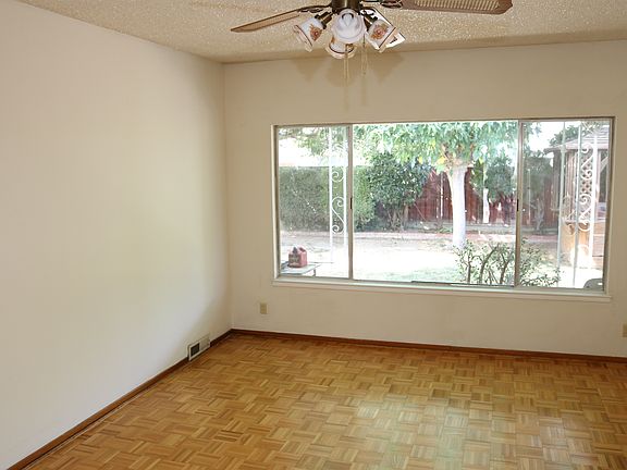 Step-down formal liv. rm.