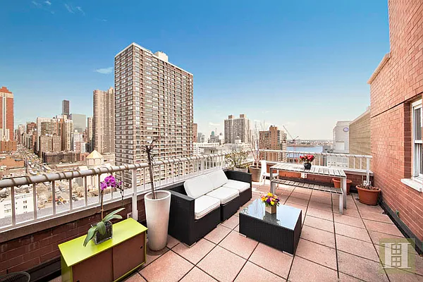 Sold by Halstead Real Estate | media 8