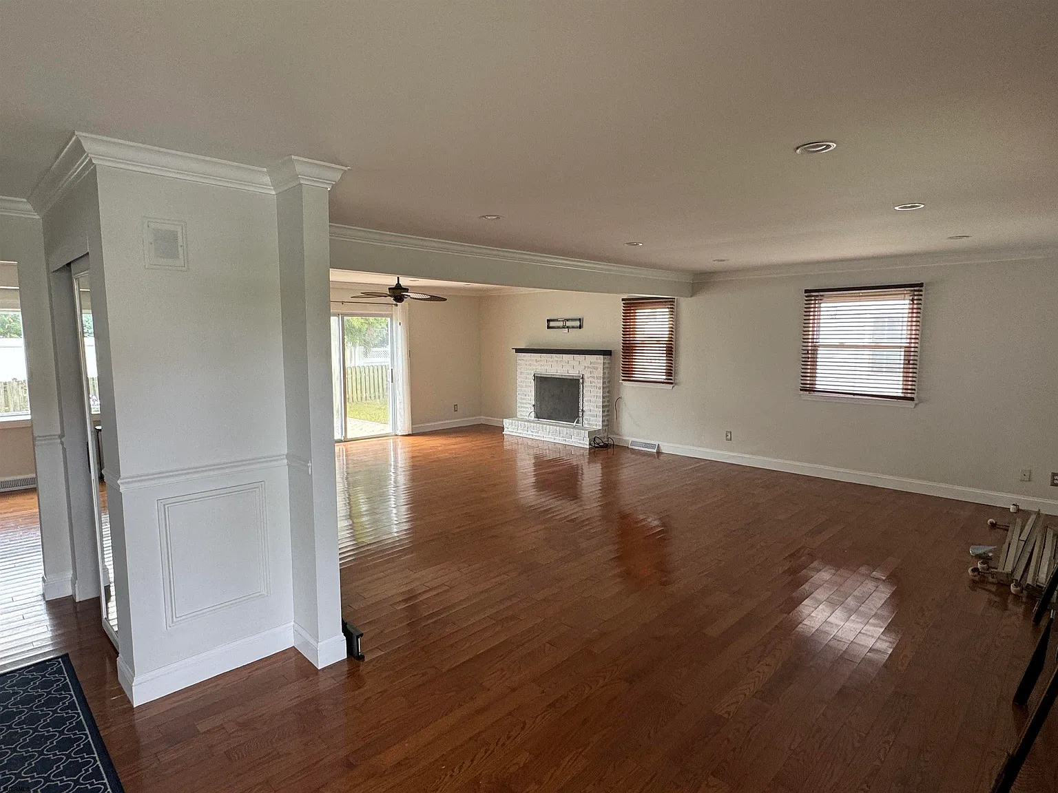 4 bed, 2.5 bath, $18,000 — Photo 2