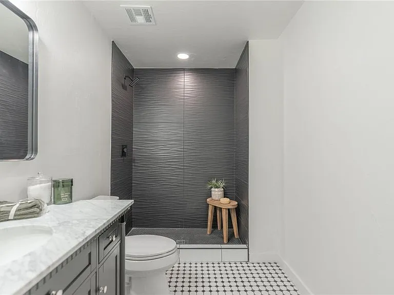 2213 NE 18th St — Photo 25