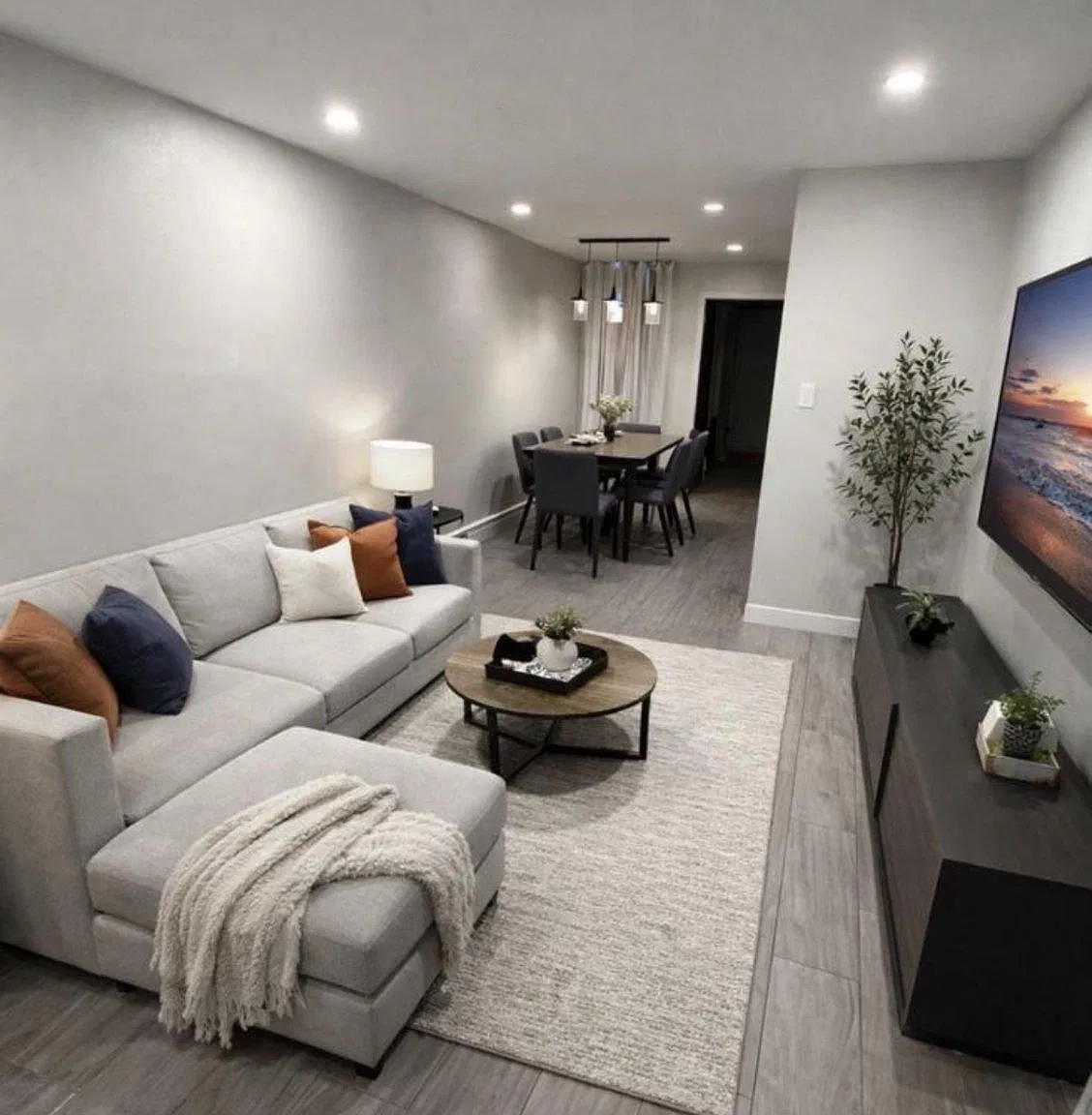 3 bed, 1.0 bath, 816 sqft, $1,600 — Photo 1