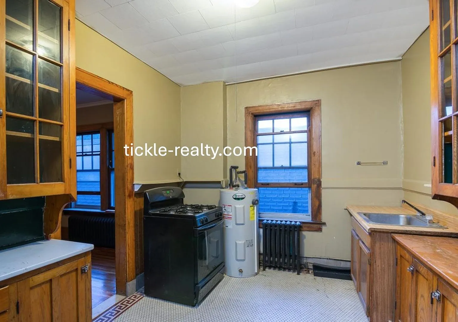 Large 2 Bedroom in Swillburg - Covered Porch — Photo 4