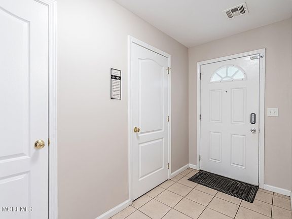 3rd image of 16 Aspen Court