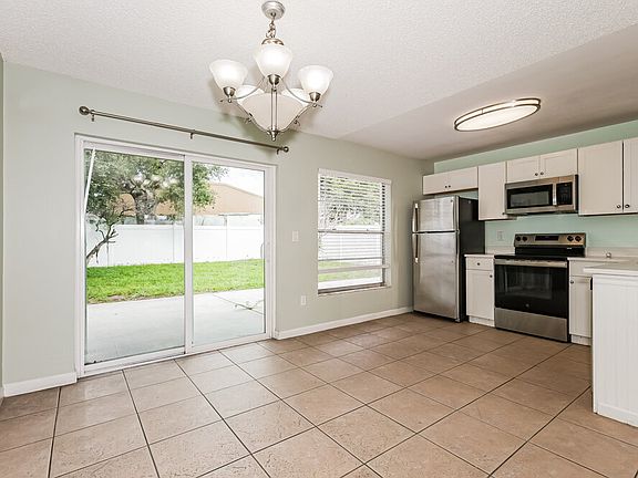 5th image of 1070 Bridlewood Way