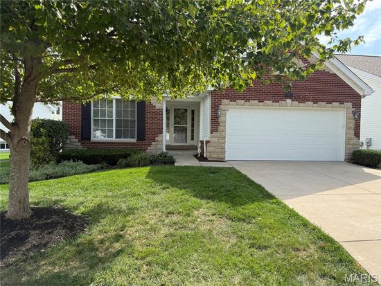 552 Boulder River Dr, O'Fallon, MO 63368