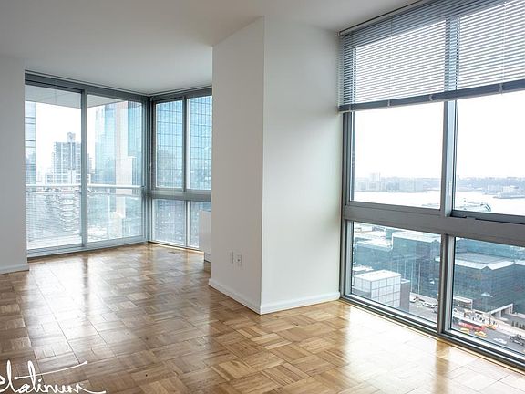 3rd image of 455 W 37th St APT 712