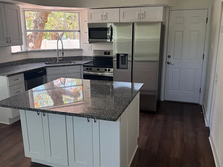 2223 W Harbor Dr S — Photo 3