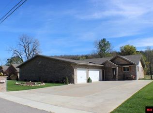 145 Golf Course Ter, Bull Shoals, AR 72619