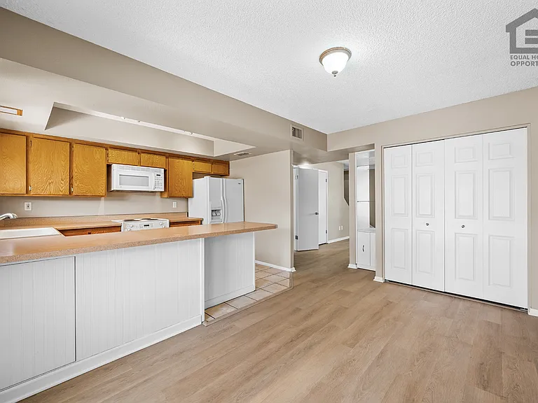 1533 W Hazelwood St — Photo 16