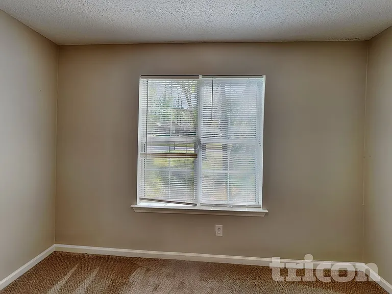 547 Horseshoe Cir — Photo 9