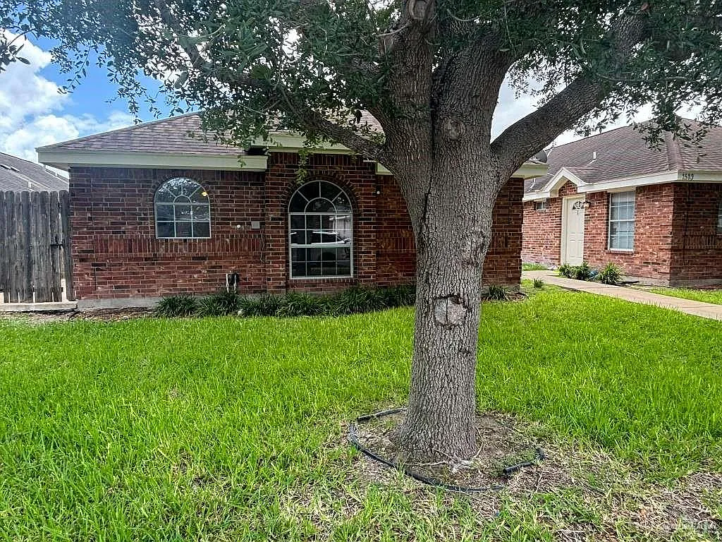 2 bed, 3.0 bath, 1080 sqft, $1,000 — Photo 2