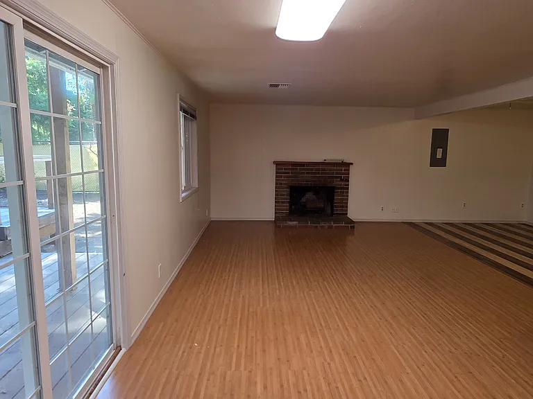 342 Norman Ave — Photo 9