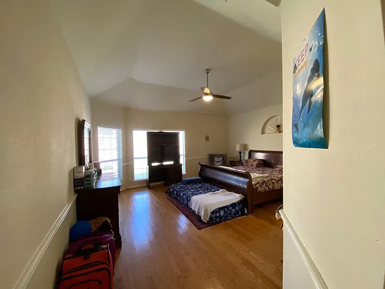 1012 Levant Ln — Photo 14