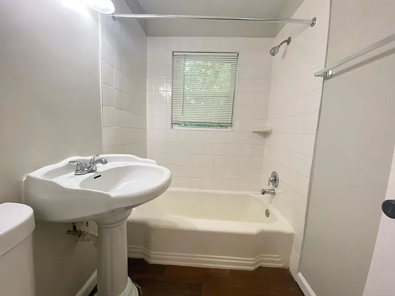2304 Glendale Ter #2304 — Photo 12