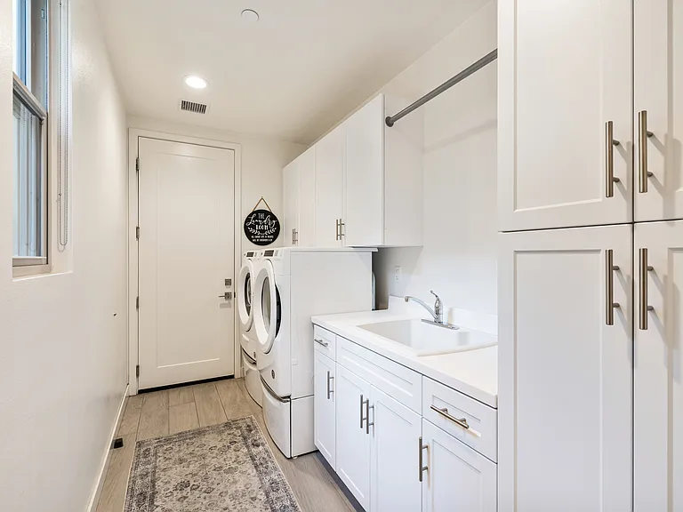 1701 Retreat Cir — Photo 47