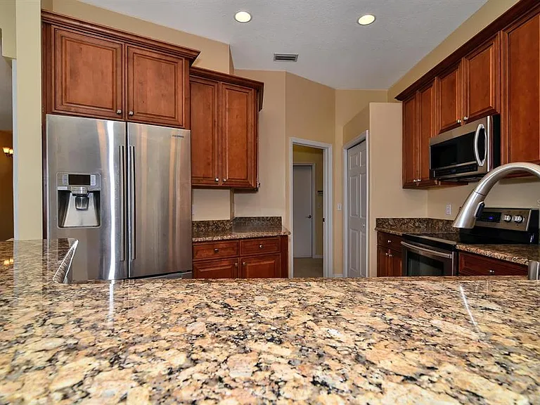 4305 Round Lake Ct — Photo 10