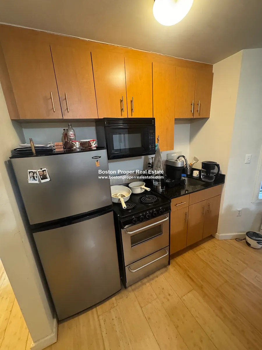 Building Photo - 461 Park Dr #302