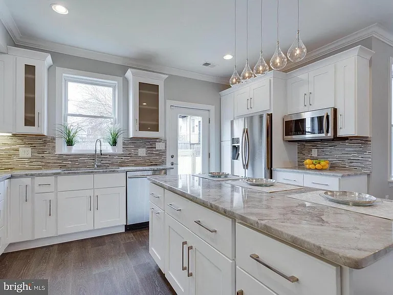 Chefs Kitchen, Quartzite island, Stainless, Appliances, Pantry, Overlooking dedicated back yard with parking
