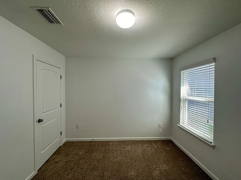 2123 Waltham St — Photo 16