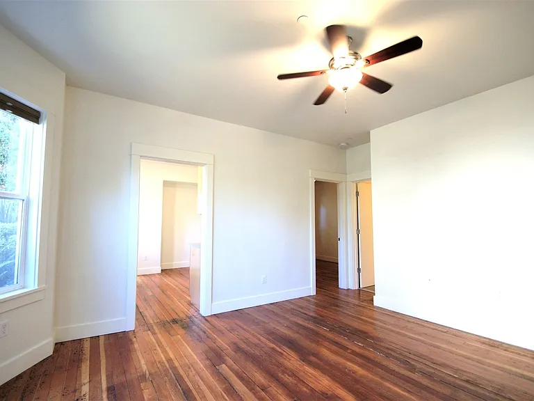 2046 Franklin Ave E — Photo 8