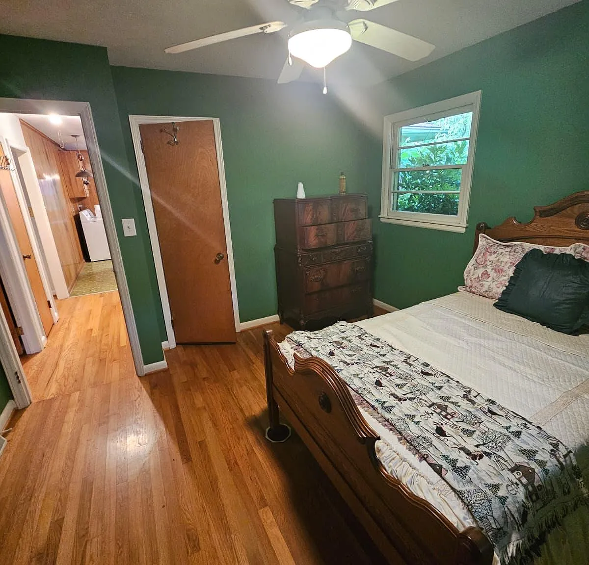 3 bed, 2500 sqft, $1,450 — Photo 2