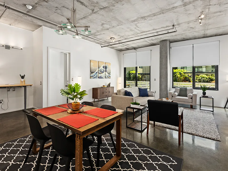 527 10th Ave #211