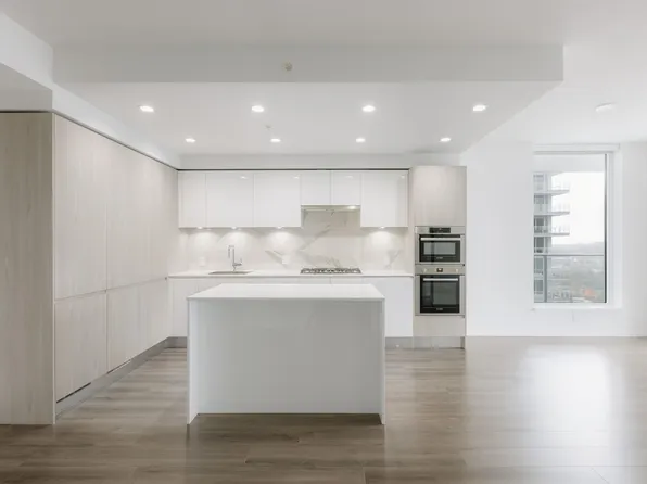 3888 Evergreen Pl #3201, Burnaby, BC V3J 0M3