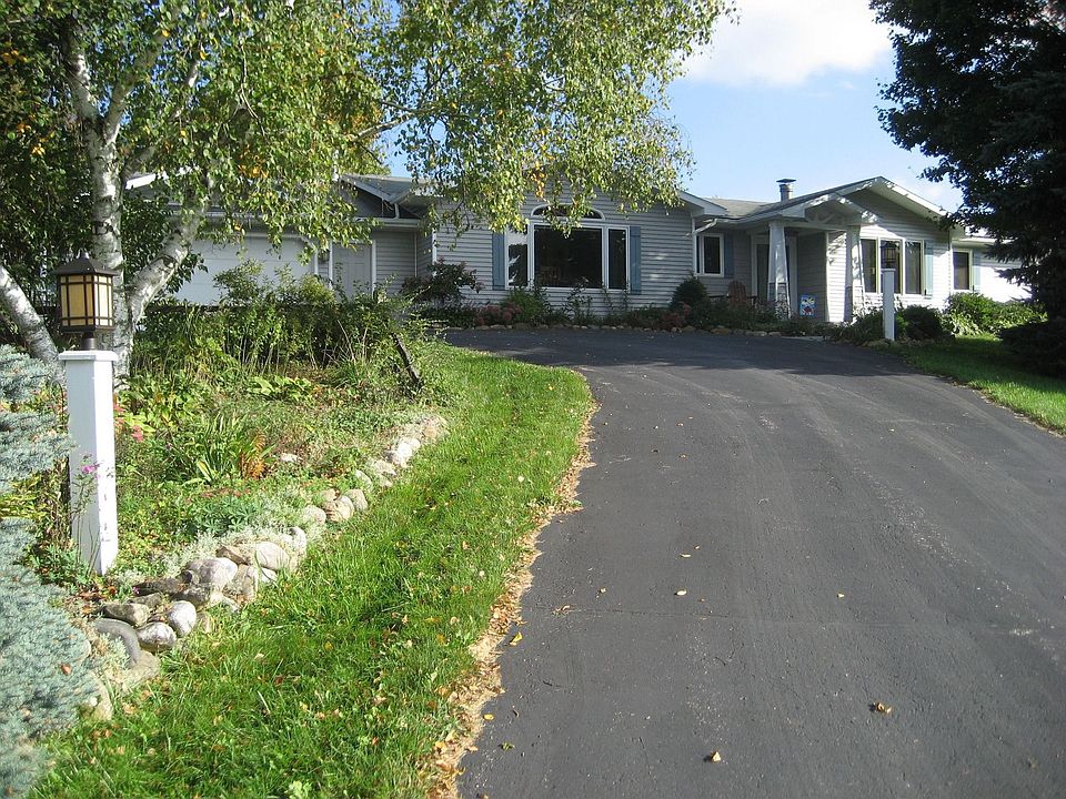 Circular drive to 2.5 car garage