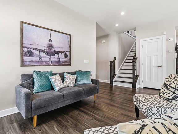 5th image of 112 Mohegan Way