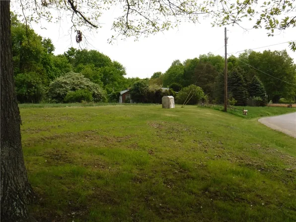 327 Oak Rd, Chicora, PA 16025