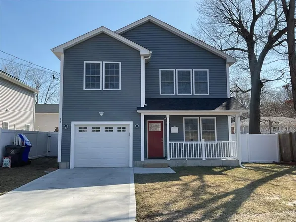 11 Lynn Ave E, Rumford, RI 02916