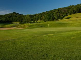 3370 Emerald Valley Dr, Onalaska, WI 54650