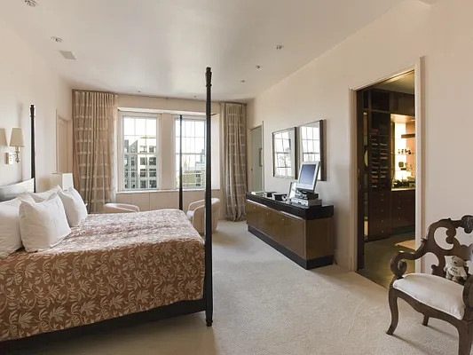 Sold by Sotheby's International Realty | media 6
