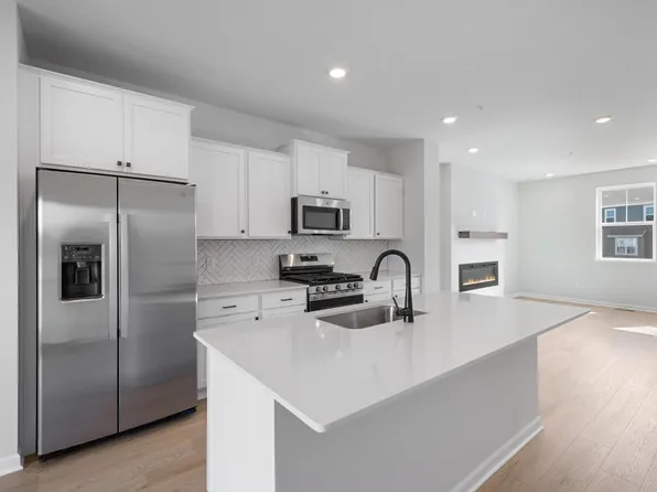 1557 Tompkins Ln, West Saint Paul, MN 55118