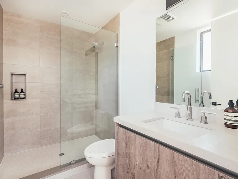 2846 Alsace Ave — Photo 7