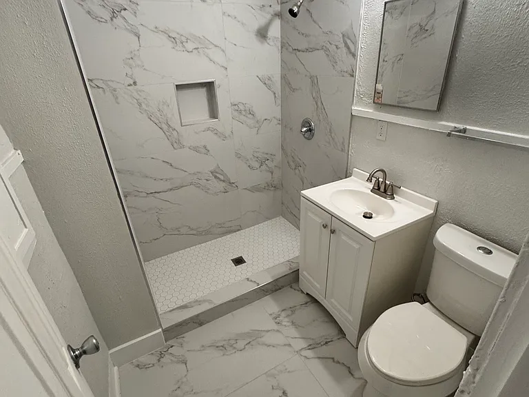 2424 E 7th St #1 — Photo 2