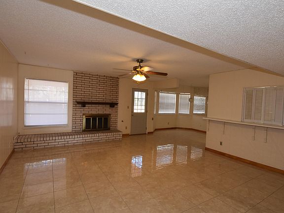 3rd image of 709 Centennial Dr